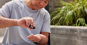 Read more about the article 男性健康困擾別輕忽！專業藥師解析處方藥物與日常保健的根本界線，聰明滋補重拾活力